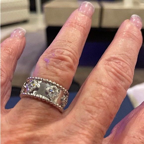 Platinum Four leaf ring - Picture 2 of 2